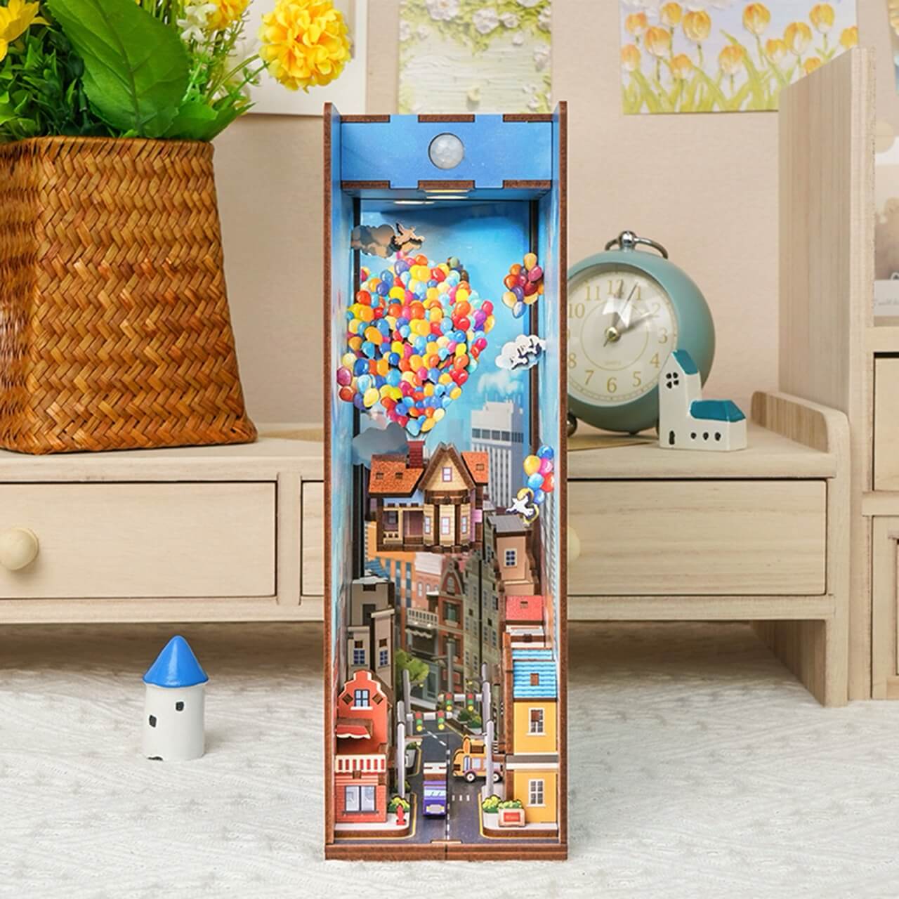 Travel with the Wind Book Nook Tonecheer