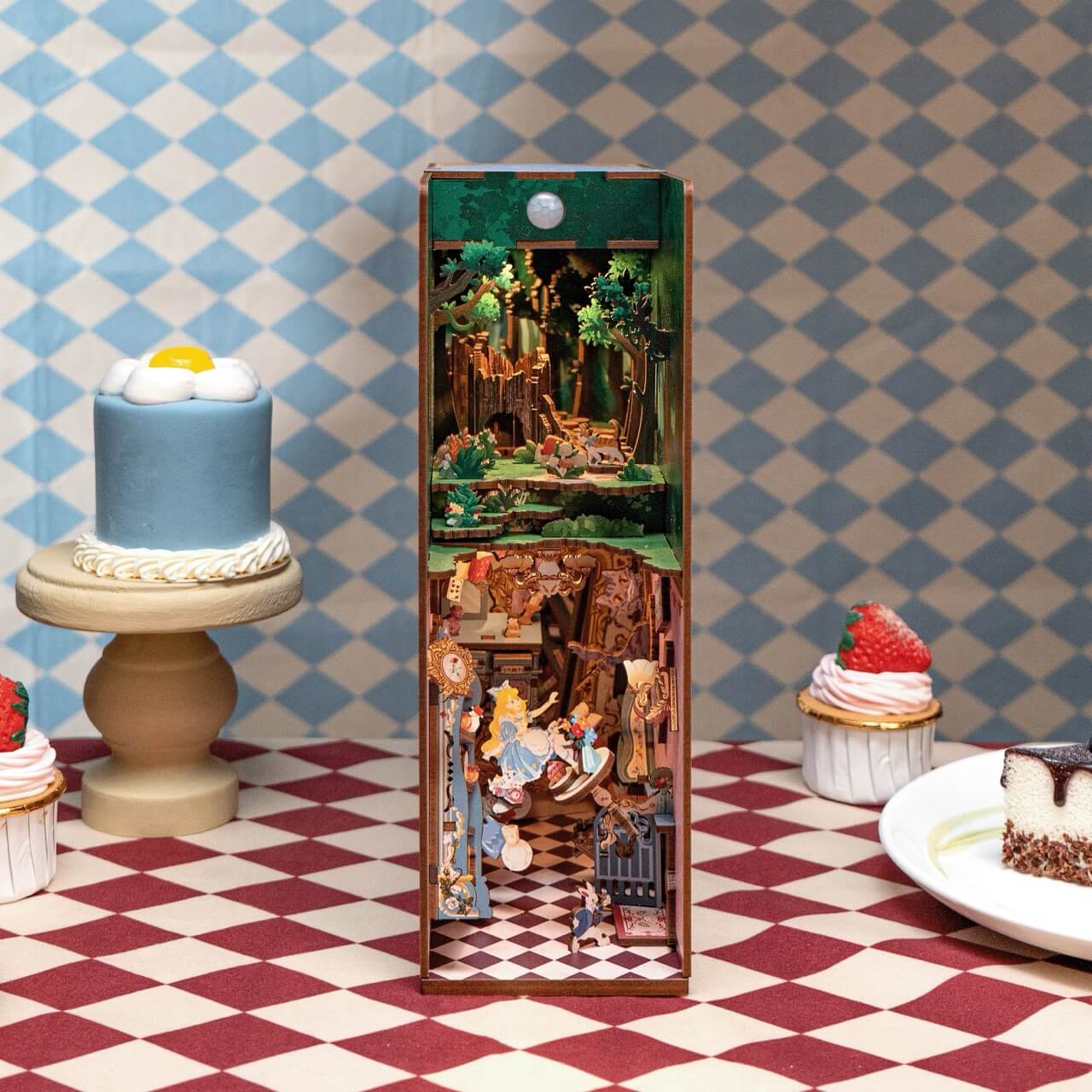 Alice in Wonderland Book Nook Tonecheer