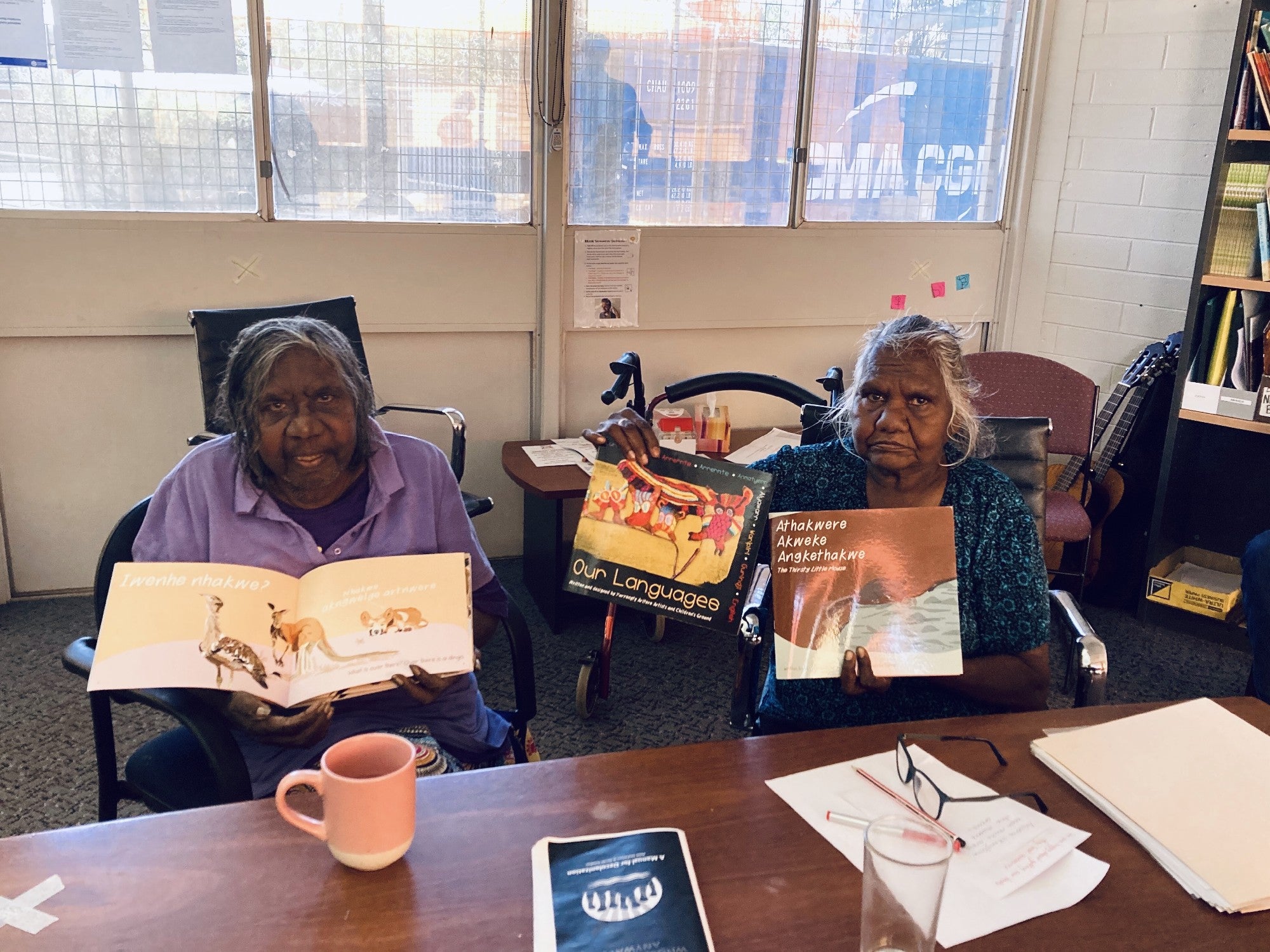 Iwenhe Nhenhe? (What s This?) by Felicity Hayes & Anna-Maria Palmer